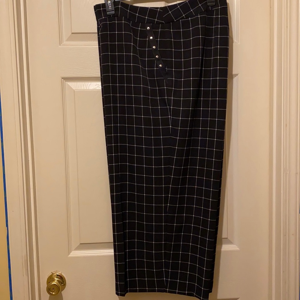 Stylish black and white wide leg ankle pants. Never worn